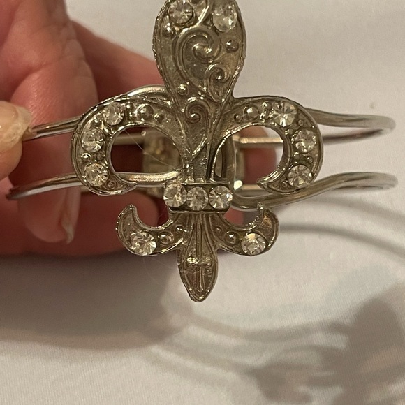 Jewelry - Fleur-de-Lis silver & crystal adjustable costume‎ Bracelet
